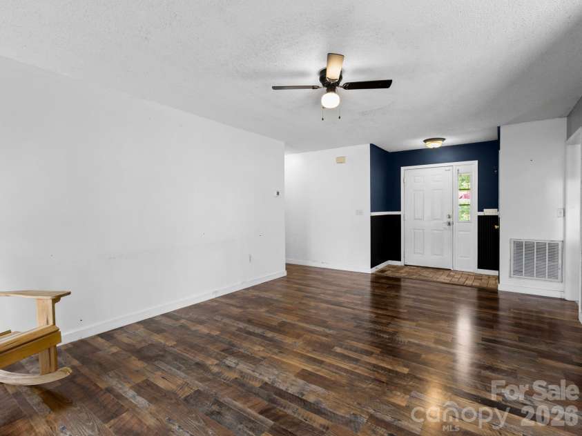 11 Cathy Court, Hendersonville, NC 28792.  MLS# CAR4408135, YatesRealty ID 42884. 