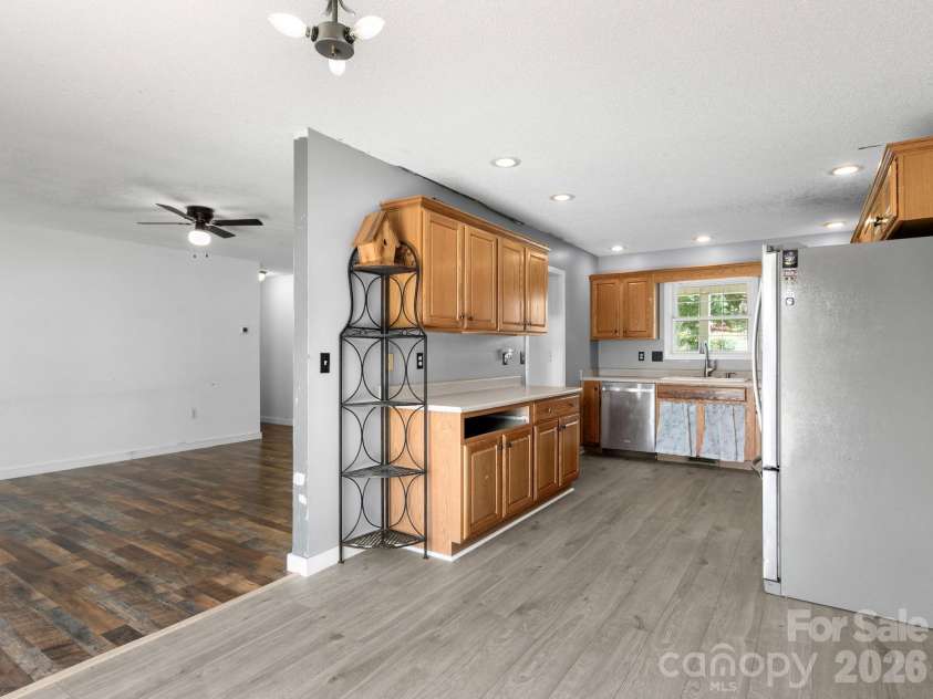 11 Cathy Court, Hendersonville, NC 28792.  MLS# CAR4408135, YatesRealty ID 42884. 