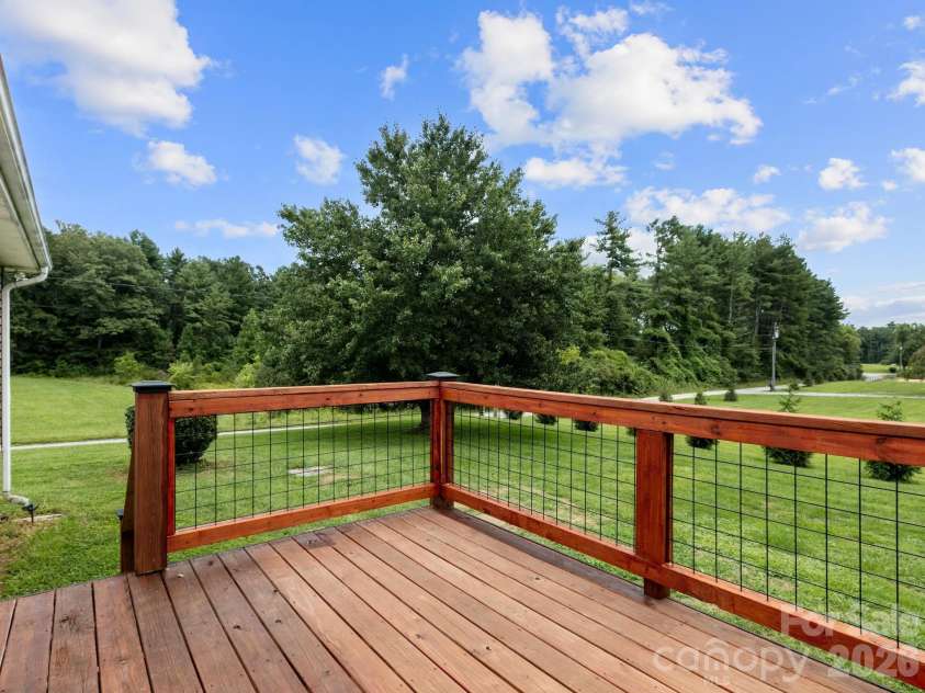 11 Cathy Court, Hendersonville, NC 28792.  MLS# CAR4408135, YatesRealty ID 42884. 