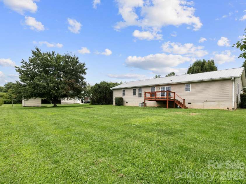 11 Cathy Court, Hendersonville, NC 28792.  MLS# CAR4408135, YatesRealty ID 42884. 