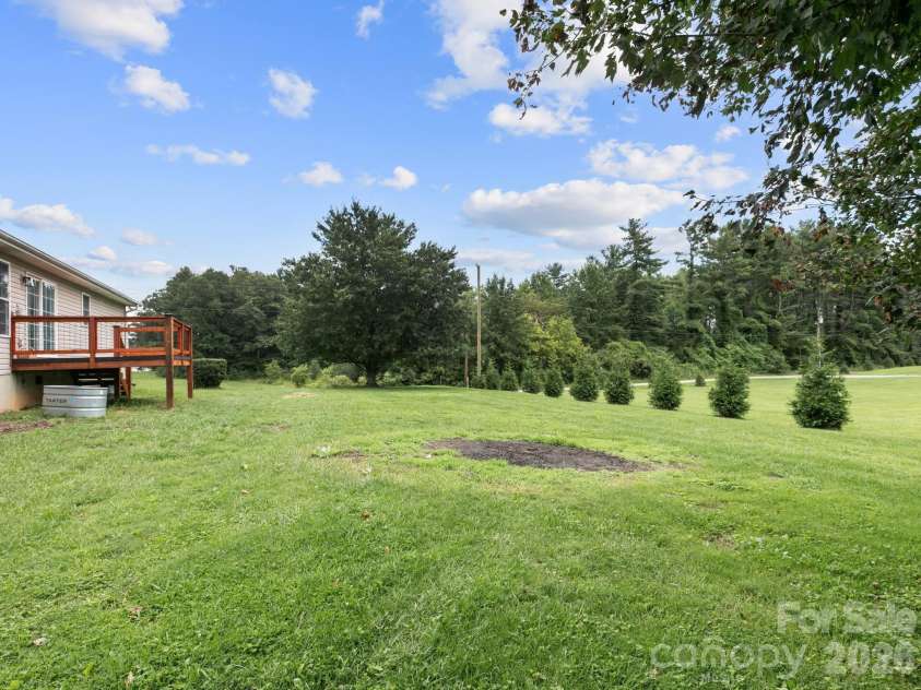 11 Cathy Court, Hendersonville, NC 28792.  MLS# CAR4408135, YatesRealty ID 42884. 