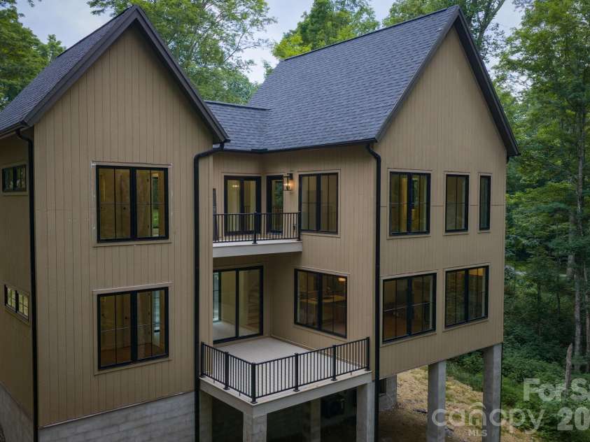 519 Rock Spring Circle, Sugar Mountain, NC 28604.  MLS# CAR4411048, YatesRealty ID 42886. Back of Home