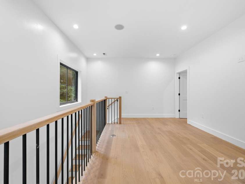 519 Rock Spring Circle, Sugar Mountain, NC 28604.  MLS# CAR4411048, YatesRealty ID 42886. Upstairs Flex Space
