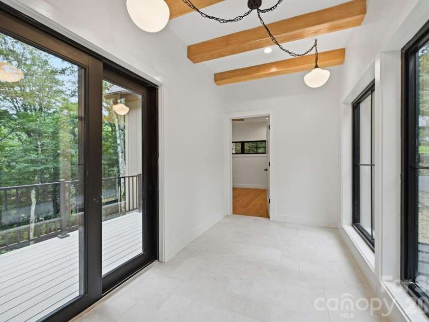 519 Rock Spring Circle, Sugar Mountain, NC 28604.  MLS# CAR4411048, YatesRealty ID 42886. Upstairs Hallway