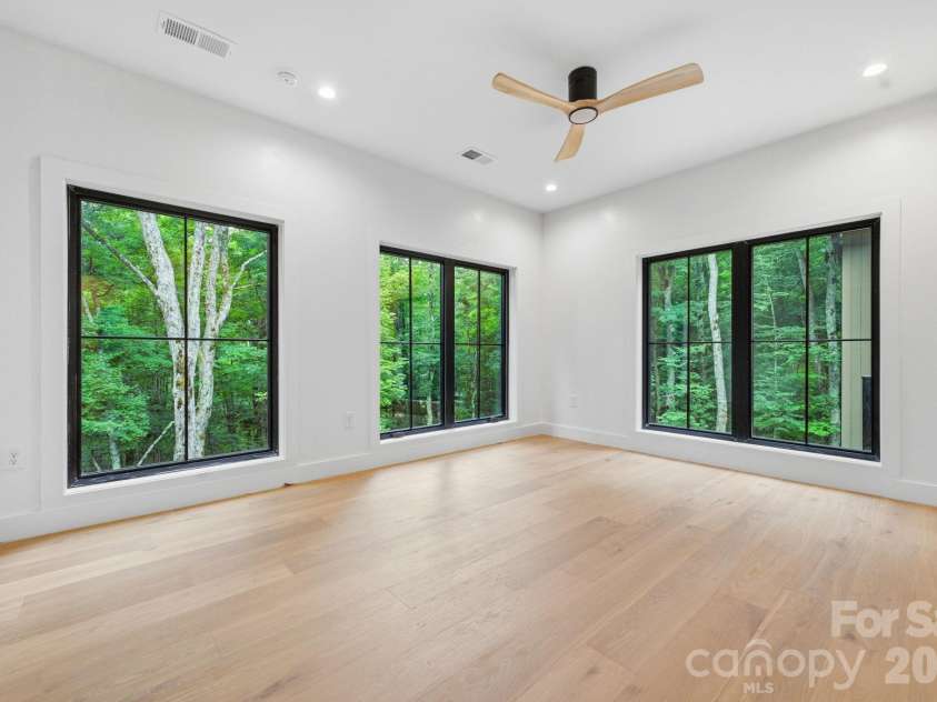 519 Rock Spring Circle, Sugar Mountain, NC 28604.  MLS# CAR4411048, YatesRealty ID 42886. Upstairs Primary Bedroom | Unstaged