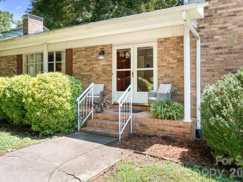 1009 Springs Road, Lincolnton, NC 28092.  MLS# CAR4411194, YatesRealty ID 42887. 