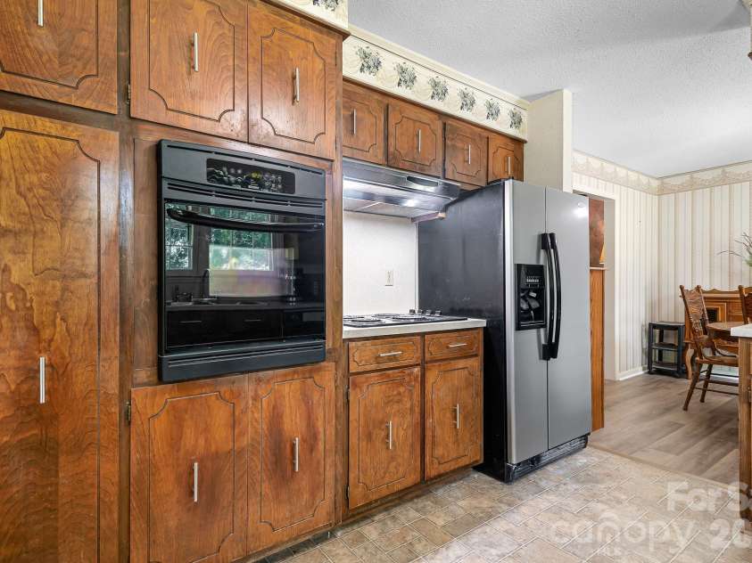 1009 Springs Road, Lincolnton, NC 28092.  MLS# CAR4411194, YatesRealty ID 42887. 