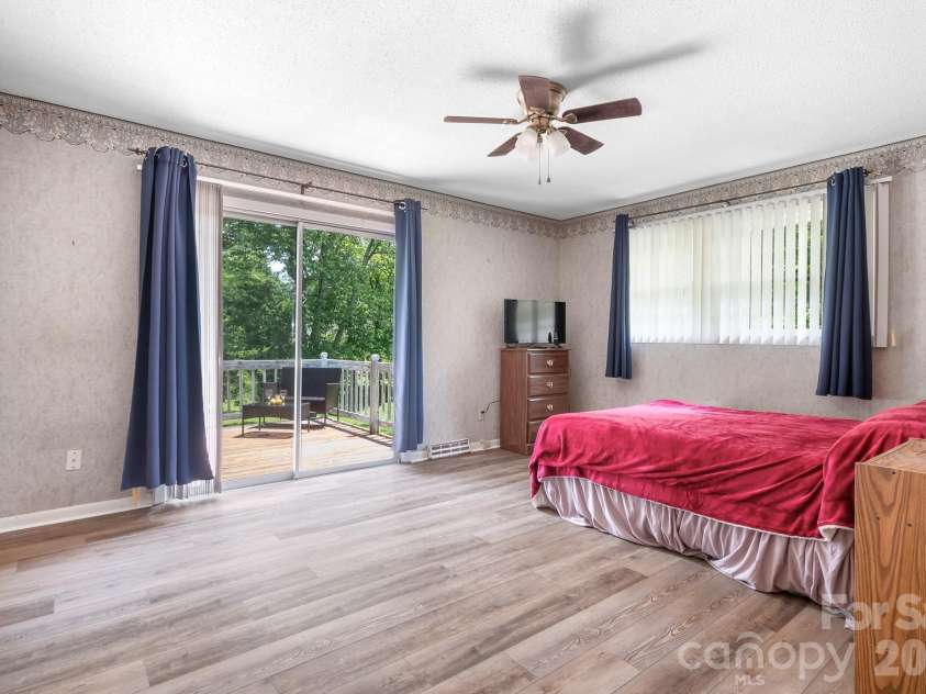 1009 Springs Road, Lincolnton, NC 28092.  MLS# CAR4411194, YatesRealty ID 42887. 
