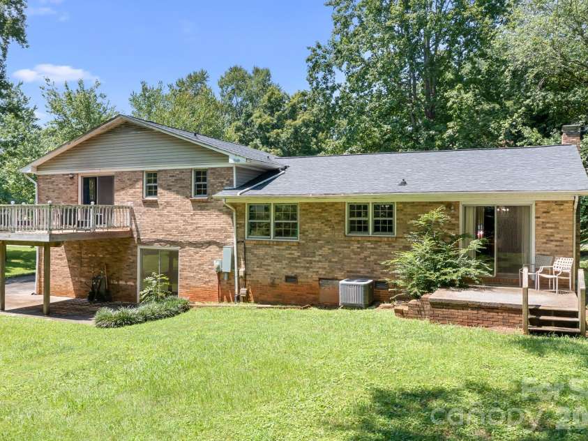 1009 Springs Road, Lincolnton, NC 28092.  MLS# CAR4411194, YatesRealty ID 42887. 
