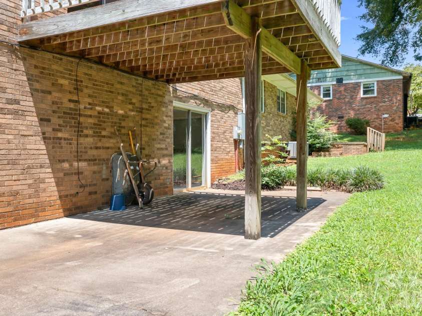 1009 Springs Road, Lincolnton, NC 28092.  MLS# CAR4411194, YatesRealty ID 42887. 