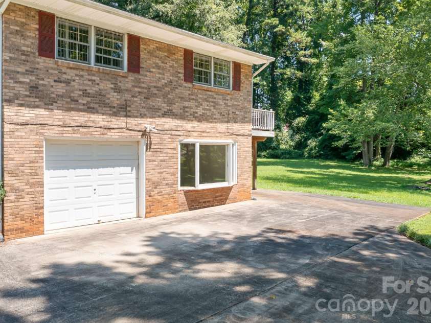 1009 Springs Road, Lincolnton, NC 28092.  MLS# CAR4411194, YatesRealty ID 42887. 