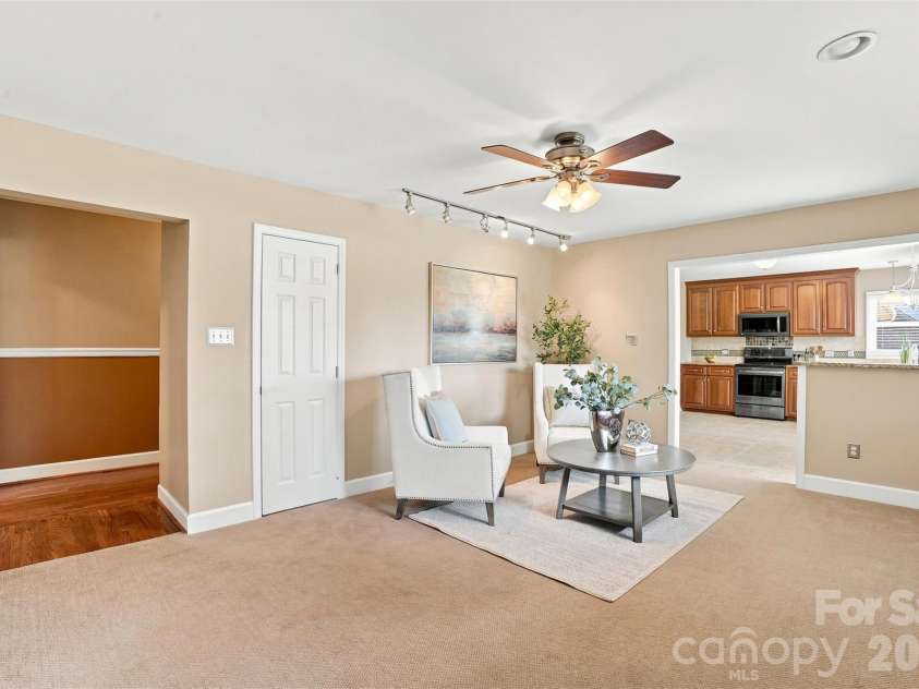 7800 Browne Road, Charlotte, NC 28269.  MLS# CAR4412543, YatesRealty ID 42888. 