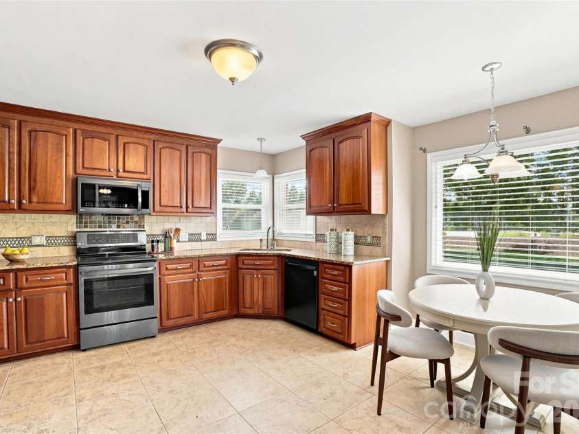 7800 Browne Road, Charlotte, NC 28269.  MLS# CAR4412543, YatesRealty ID 42888. 