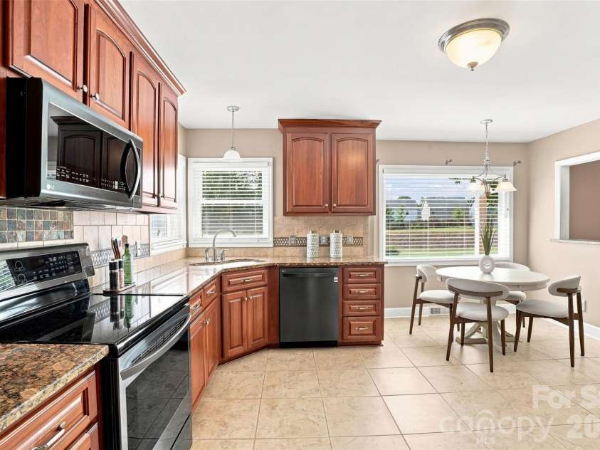 7800 Browne Road, Charlotte, NC 28269.  MLS# CAR4412543, YatesRealty ID 42888. 