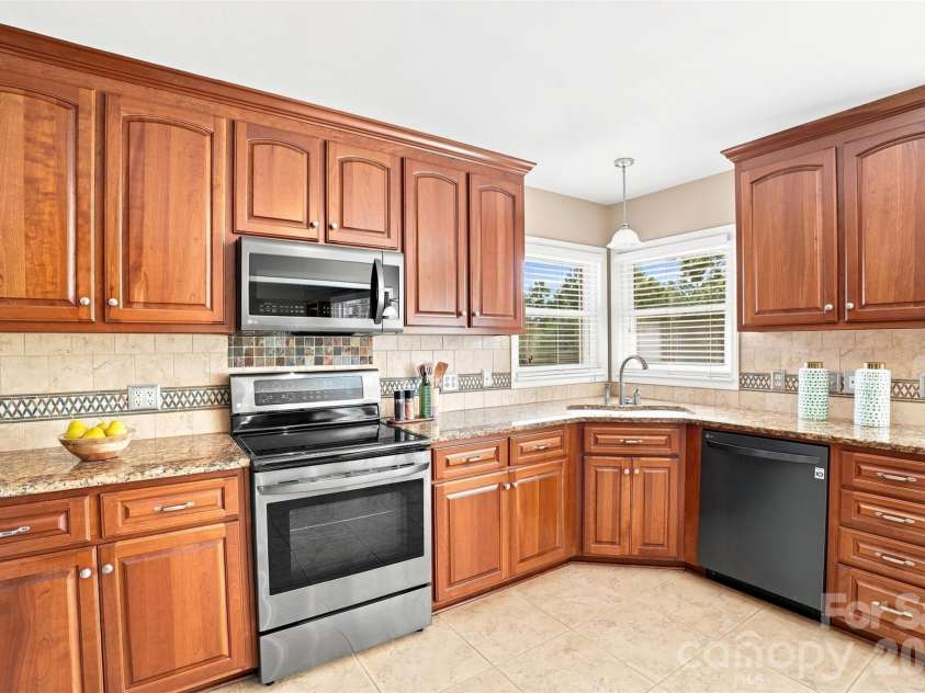 7800 Browne Road, Charlotte, NC 28269.  MLS# CAR4412543, YatesRealty ID 42888. 