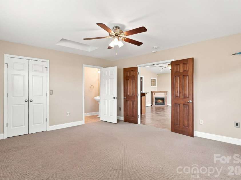 7800 Browne Road, Charlotte, NC 28269.  MLS# CAR4412543, YatesRealty ID 42888. 