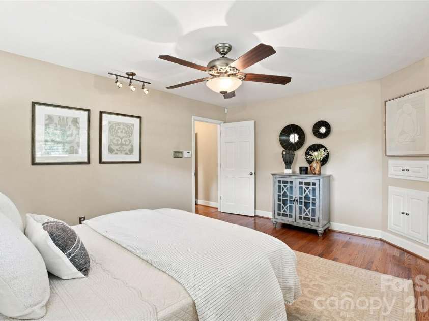 7800 Browne Road, Charlotte, NC 28269.  MLS# CAR4412543, YatesRealty ID 42888. 
