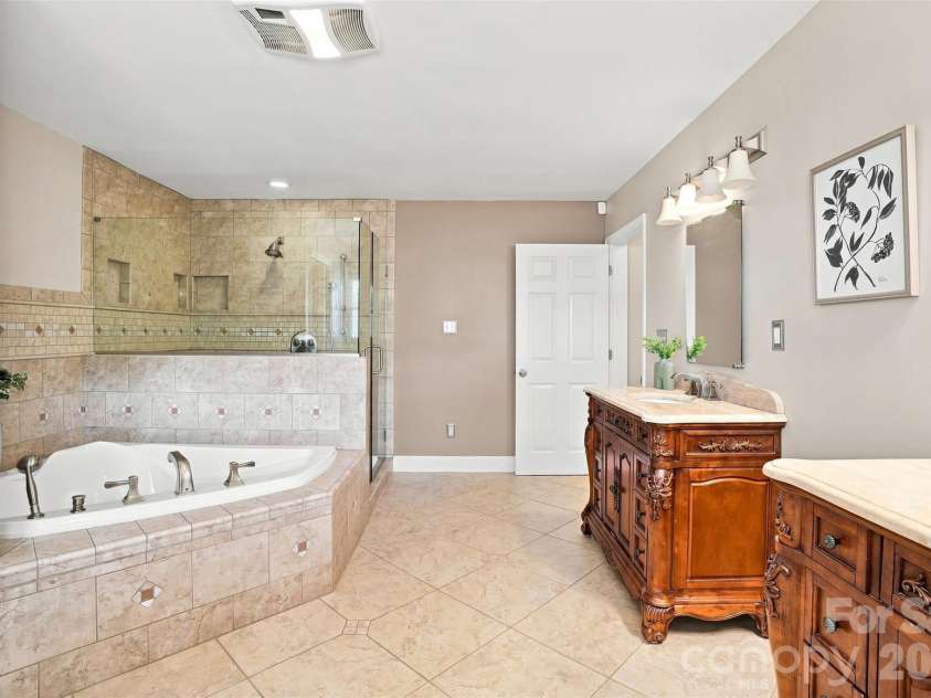 7800 Browne Road, Charlotte, NC 28269.  MLS# CAR4412543, YatesRealty ID 42888. 