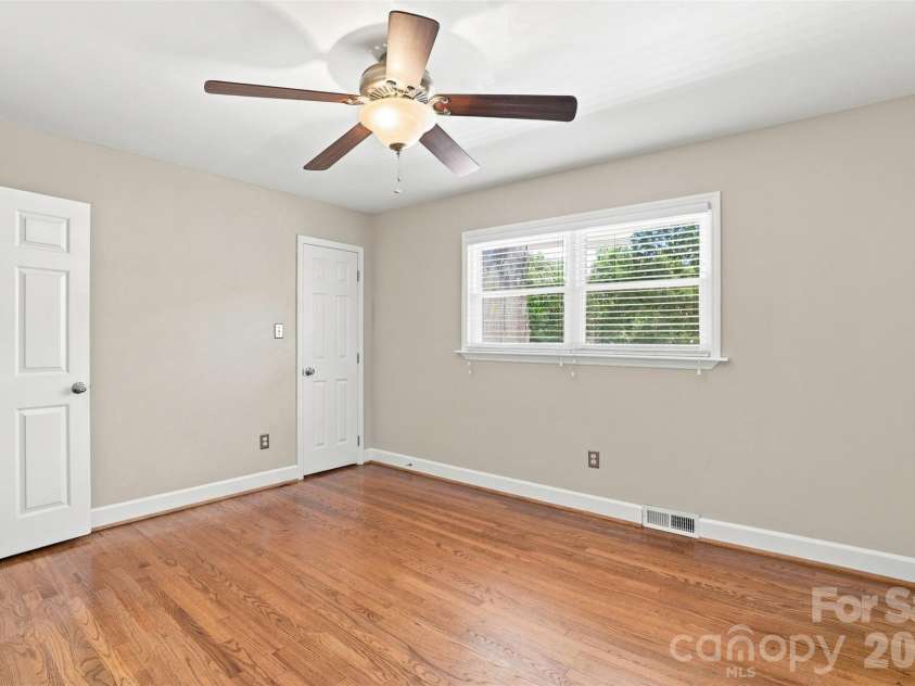 7800 Browne Road, Charlotte, NC 28269.  MLS# CAR4412543, YatesRealty ID 42888. 