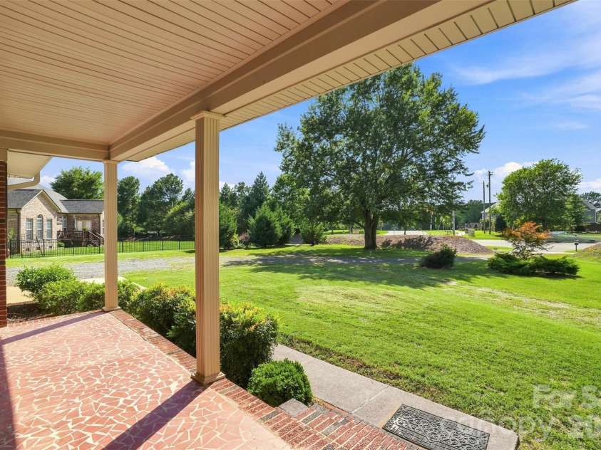 7800 Browne Road, Charlotte, NC 28269.  MLS# CAR4412543, YatesRealty ID 42888. 