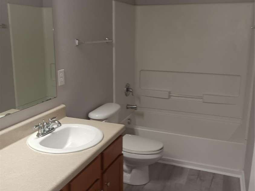 2009 Dunsmore Lane, Waxhaw, NC 28173.  MLS# CAR4288178, YatesRealty ID 4289. Upstairs Hallway Bath