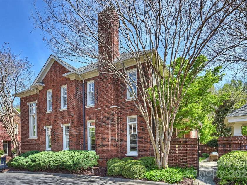 2021 Nolen Park Lane, Charlotte, NC 28209.  MLS# CAR4239376, YatesRealty ID 4289. 