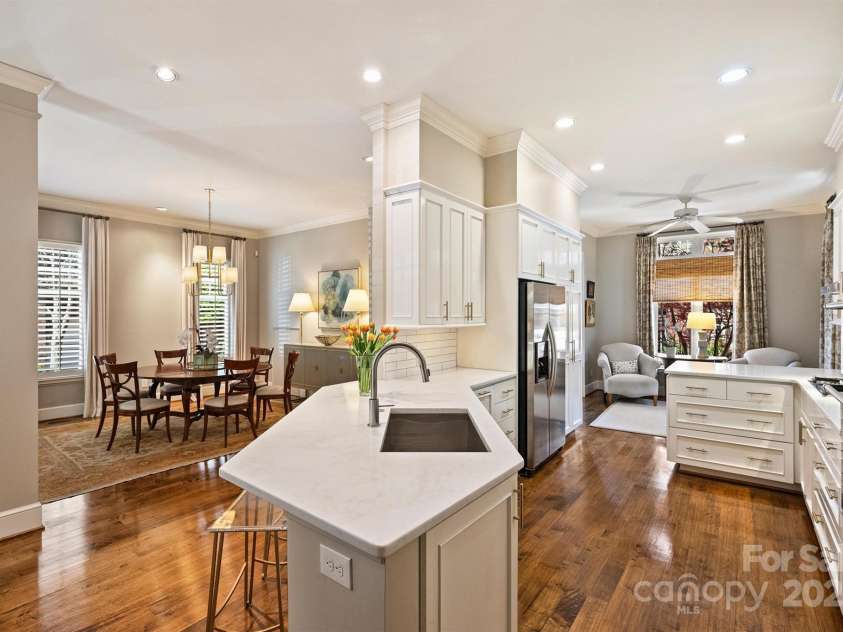 2021 Nolen Park Lane, Charlotte, NC 28209.  MLS# CAR4239376, YatesRealty ID 4289. 