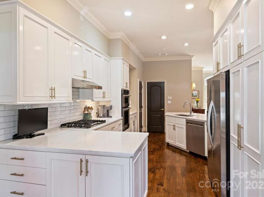 2021 Nolen Park Lane, Charlotte, NC 28209.  MLS# CAR4239376, YatesRealty ID 4289. 