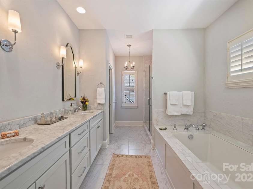 2021 Nolen Park Lane, Charlotte, NC 28209.  MLS# CAR4239376, YatesRealty ID 4289. 