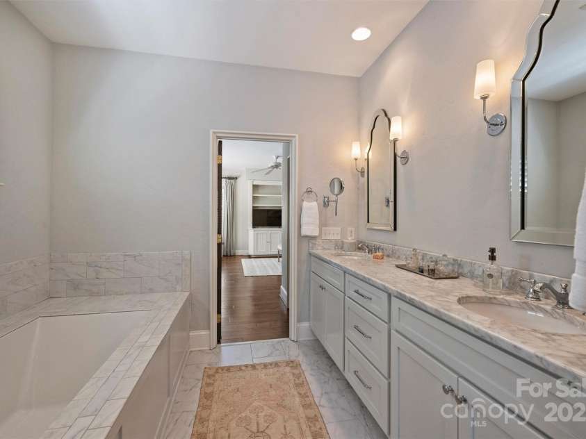 2021 Nolen Park Lane, Charlotte, NC 28209.  MLS# CAR4239376, YatesRealty ID 4289. 