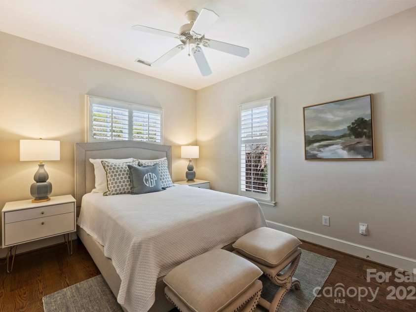 2021 Nolen Park Lane, Charlotte, NC 28209.  MLS# CAR4239376, YatesRealty ID 4289. 