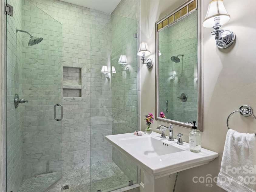 2021 Nolen Park Lane, Charlotte, NC 28209.  MLS# CAR4239376, YatesRealty ID 4289. 