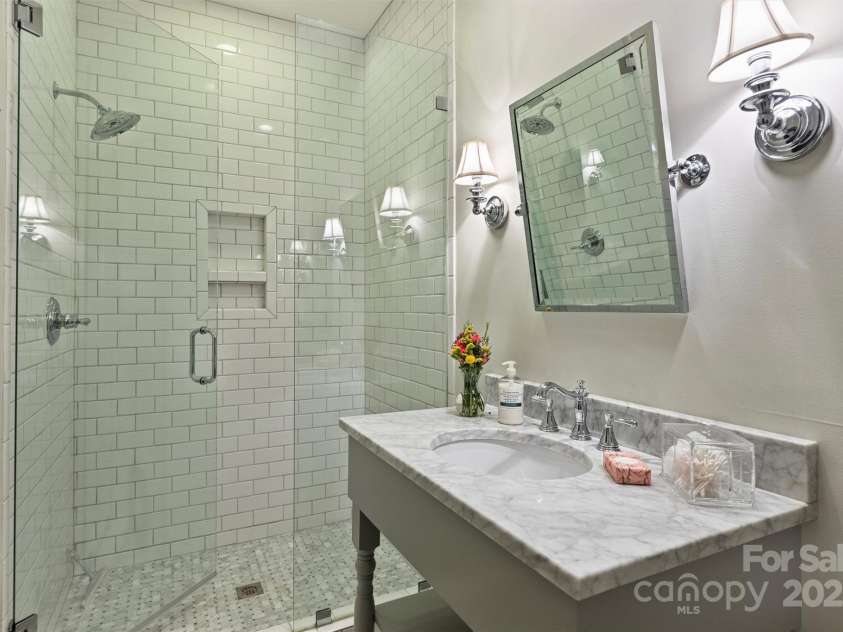 2021 Nolen Park Lane, Charlotte, NC 28209.  MLS# CAR4239376, YatesRealty ID 4289. 