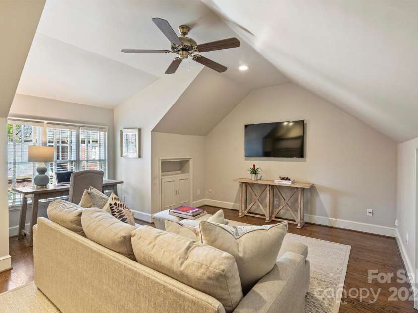 2021 Nolen Park Lane, Charlotte, NC 28209.  MLS# CAR4239376, YatesRealty ID 4289. 