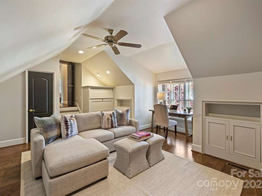 2021 Nolen Park Lane, Charlotte, NC 28209.  MLS# CAR4239376, YatesRealty ID 4289. 
