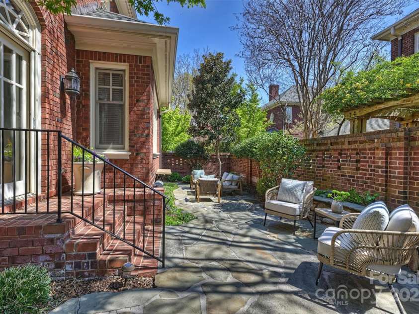 2021 Nolen Park Lane, Charlotte, NC 28209.  MLS# CAR4239376, YatesRealty ID 4289. 