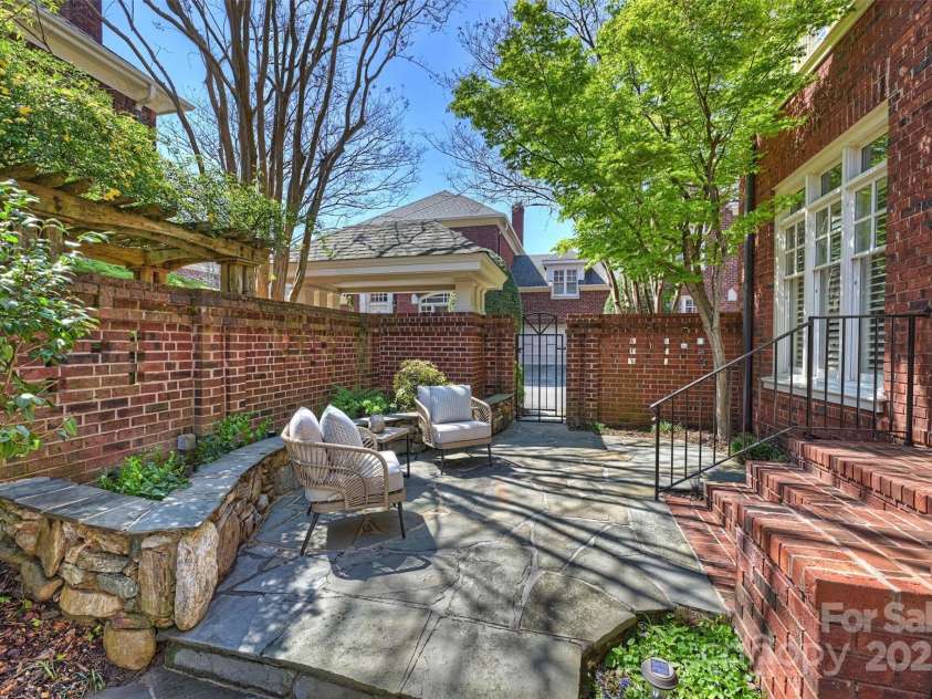 2021 Nolen Park Lane, Charlotte, NC 28209.  MLS# CAR4239376, YatesRealty ID 4289. 
