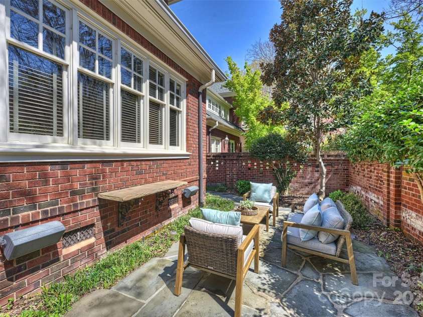 2021 Nolen Park Lane, Charlotte, NC 28209.  MLS# CAR4239376, YatesRealty ID 4289. 