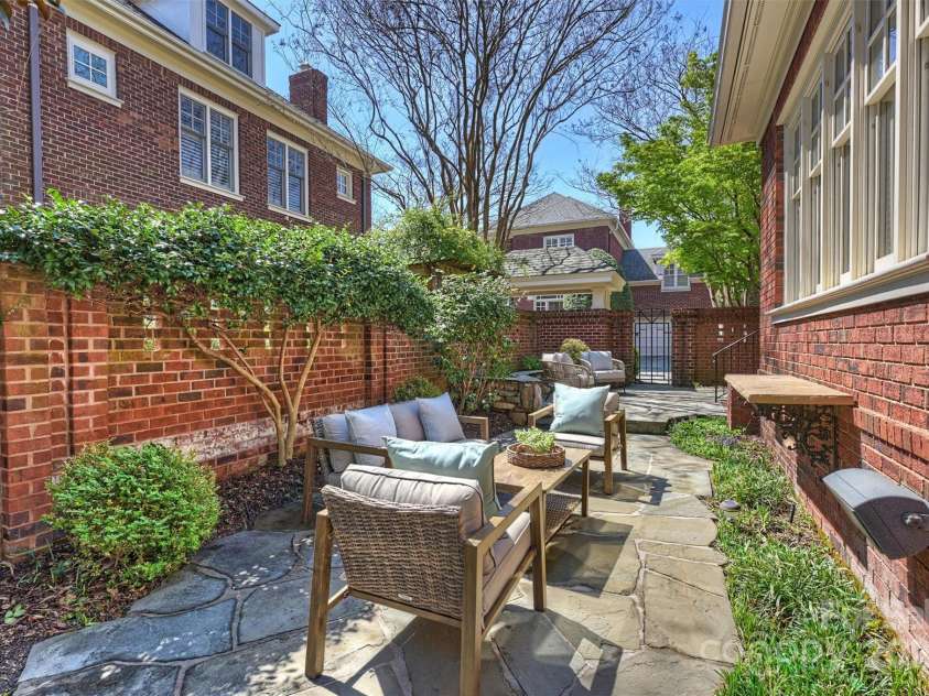 2021 Nolen Park Lane, Charlotte, NC 28209.  MLS# CAR4239376, YatesRealty ID 4289. 