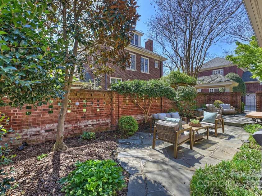 2021 Nolen Park Lane, Charlotte, NC 28209.  MLS# CAR4239376, YatesRealty ID 4289. 