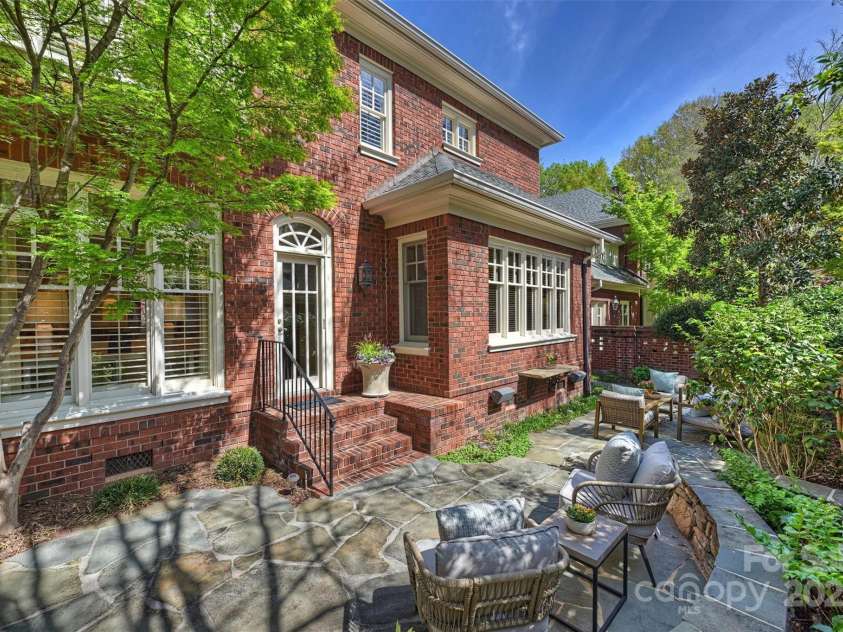 2021 Nolen Park Lane, Charlotte, NC 28209.  MLS# CAR4239376, YatesRealty ID 4289. 