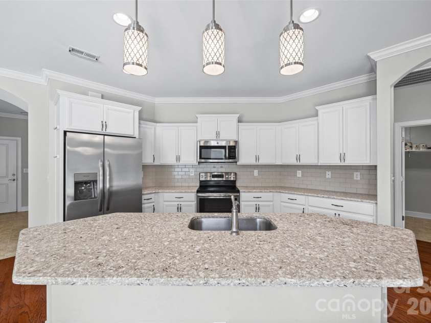 1140 Avalon Place, Matthews, NC 28104.  MLS# CAR4407609, YatesRealty ID 42890. 