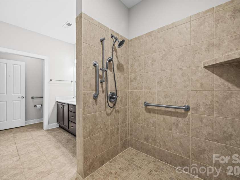 1140 Avalon Place, Matthews, NC 28104.  MLS# CAR4407609, YatesRealty ID 42890. Awesome shoer