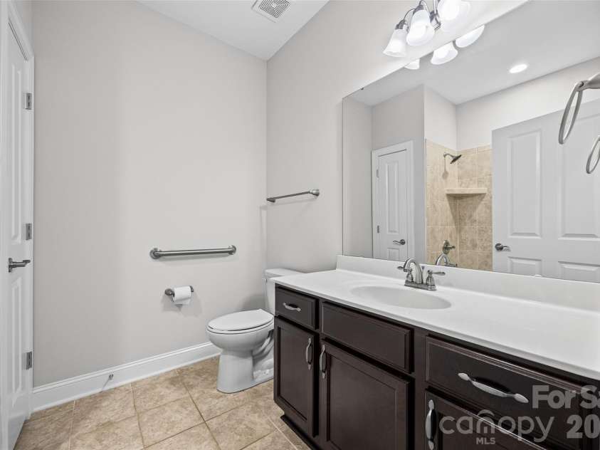 1140 Avalon Place, Matthews, NC 28104.  MLS# CAR4407609, YatesRealty ID 42890. Guest Bath