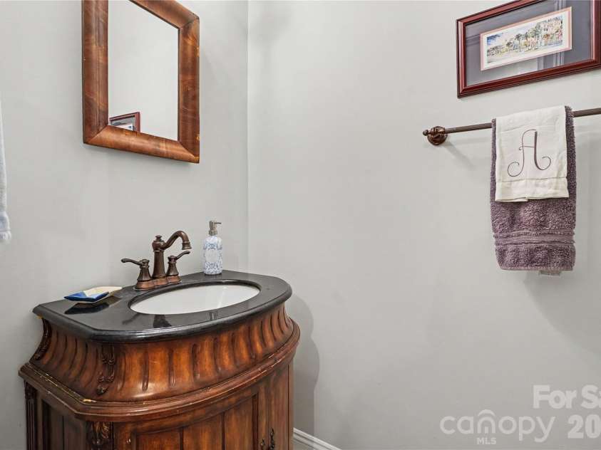 507 Crown Court, Richburg, SC 29729.  MLS# CAR4371856, YatesRealty ID 42891. Half Bath