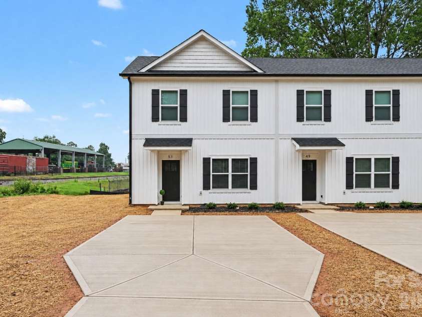 53 13th Street, Newton, NC 28658.  MLS# CAR4427851, YatesRealty ID 42892. Cmon now! Welcome home :)