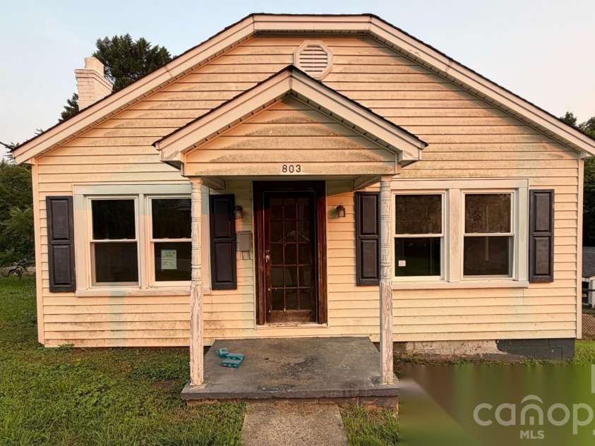 803 Grove Street, Lincolnton, NC 28092.  MLS# CAR4413290, YatesRealty ID 42893. 