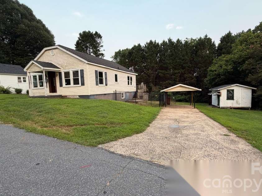 803 Grove Street, Lincolnton, NC 28092.  MLS# CAR4413290, YatesRealty ID 42893. 