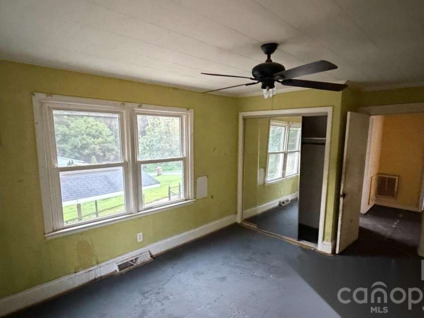 803 Grove Street, Lincolnton, NC 28092.  MLS# CAR4413290, YatesRealty ID 42893. 