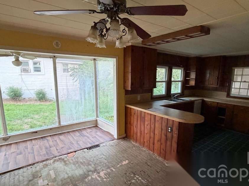803 Grove Street, Lincolnton, NC 28092.  MLS# CAR4413290, YatesRealty ID 42893. 